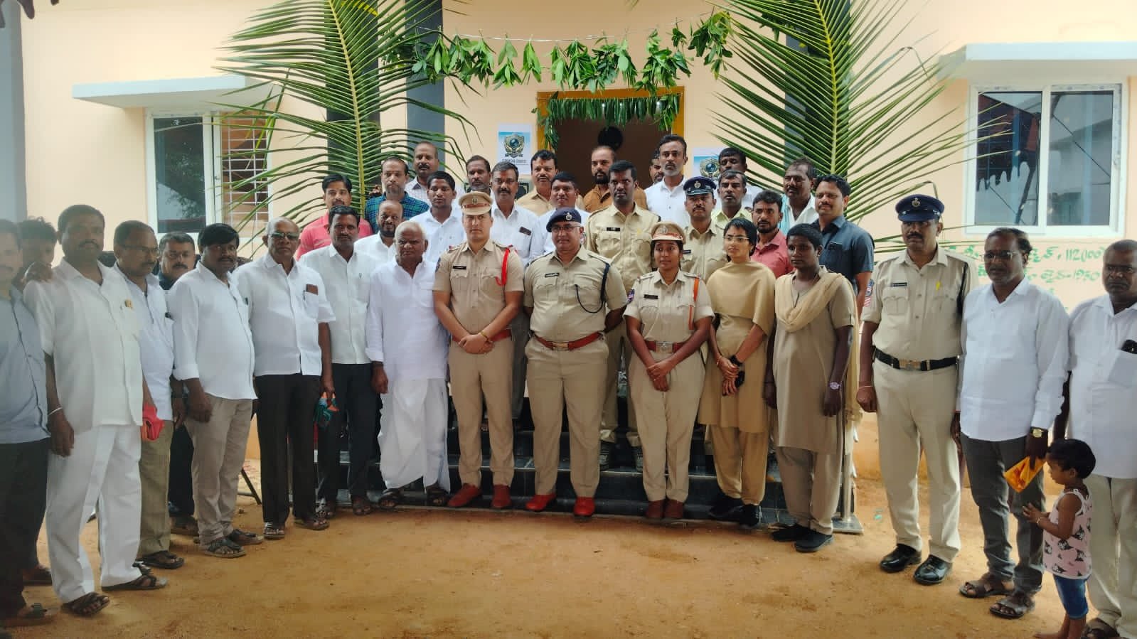 చుంచనకోటలో సీసీ కెమెరాలు ప్రారంభించిన అడిషనల్ డీసీపీ
